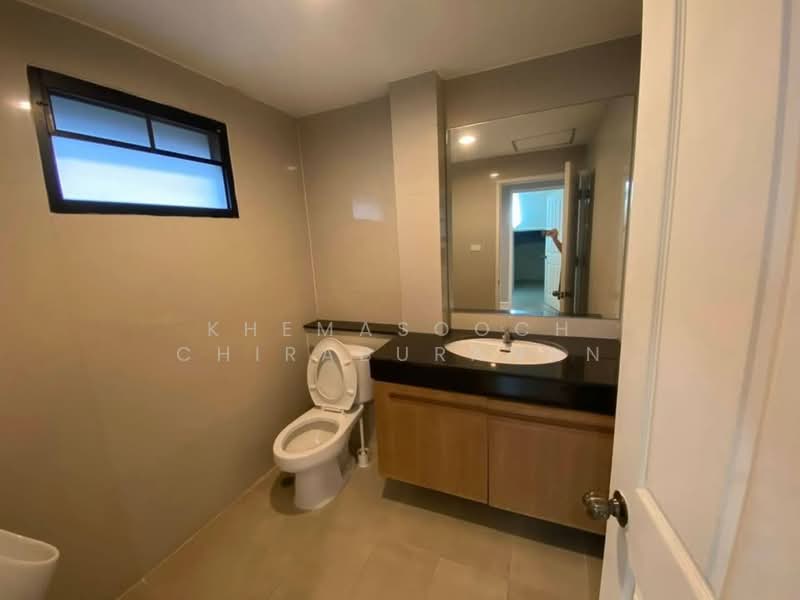 4-BR Townhouse, Bangkok, Phra Kanong, Khlong Toei, Bangkok, 4 Bedrooms, 350 sqm, Townhouse For Rent, by Khemasooch Chiraburanan, 500307386 - DDproperty.com