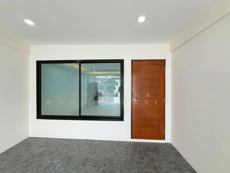 ทาวน์เฮ้าส์ 2-ห้องนอน, กรุงเทพ, จรเข้บัว, ลาดพร้าว, กรุงเทพ, 20 ตร.ม., ทาวน์เฮ้าส์ ขาย, โดย Supitcha Wongisaraseri, 500307462 - DDproperty.com