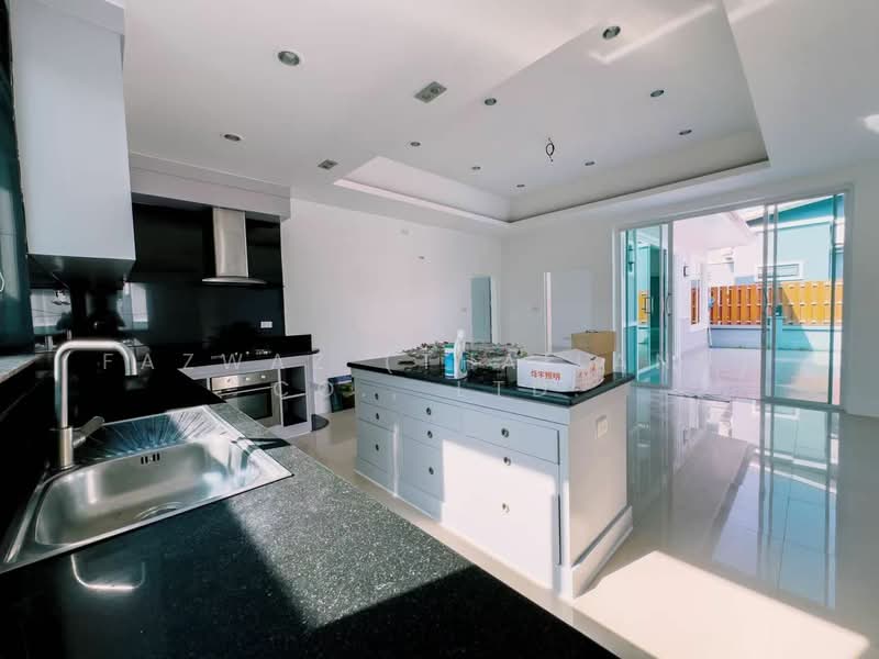 Luxury 4-Bedroom Pool Villa for Sale in Phuket Near Bang Tao Beach, Phuket, Sri Sunthon, Thalang, Phuket, 4 Bedrooms, 280 sqm, Villa For Sale, by Fazwaz (Thailand) Co., Ltd., 500307530 - DDproperty.com