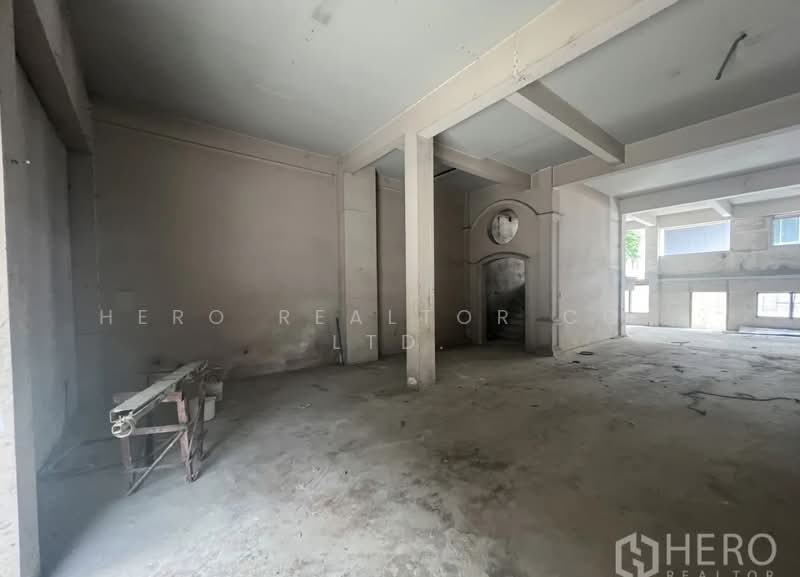 For Rent Shophouse Suitable for Hostel 1,000 sqm in Silom, Bang Rak HRE00770, Bangkok, Silom, Bang Rak, Bangkok, , 1,000 sqm, Shophouse For Rent, by Hero Realtor Co., Ltd., 500307597 - DDproperty.com