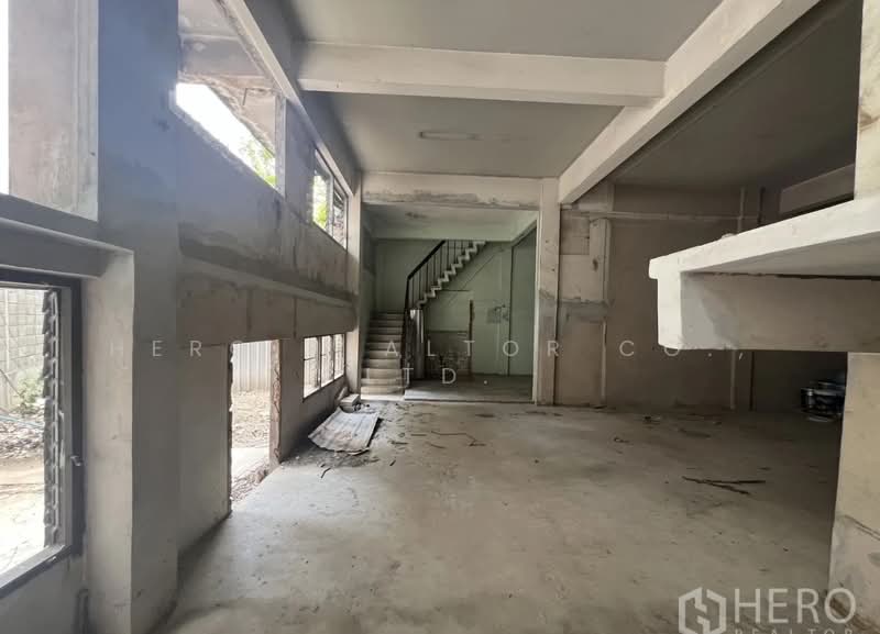 For Rent Shophouse Suitable for Hostel 1,000 sqm in Silom, Bang Rak HRE00770, กรุงเทพ, สีลม, บางรัก, กรุงเทพ, 1,000 ตร.ม., ตึกแถว-อาคารพาณิชย์ ให้เช่า, โดย Hero Realtor Co., Ltd., 500307597 - DDproperty.com
