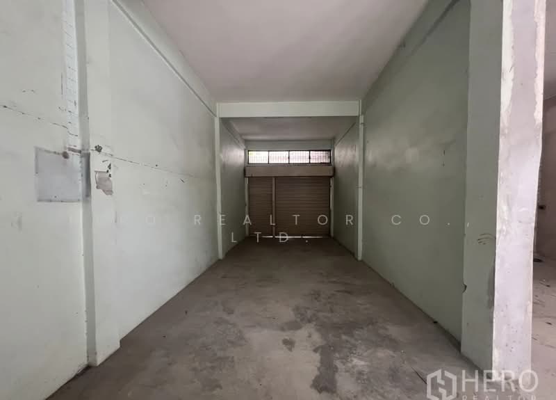 For Rent Shophouse Suitable for Hostel 1,000 sqm in Silom, Bang Rak HRE00770, กรุงเทพ, สีลม, บางรัก, กรุงเทพ, 1,000 ตร.ม., ตึกแถว-อาคารพาณิชย์ ให้เช่า, โดย Hero Realtor Co., Ltd., 500307597 - DDproperty.com