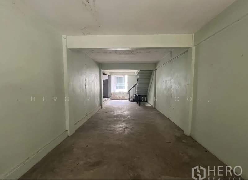 For Rent Shophouse Suitable for Hostel 1,000 sqm in Silom, Bang Rak HRE00770, กรุงเทพ, สีลม, บางรัก, กรุงเทพ, 1,000 ตร.ม., ตึกแถว-อาคารพาณิชย์ ให้เช่า, โดย Hero Realtor Co., Ltd., 500307597 - DDproperty.com
