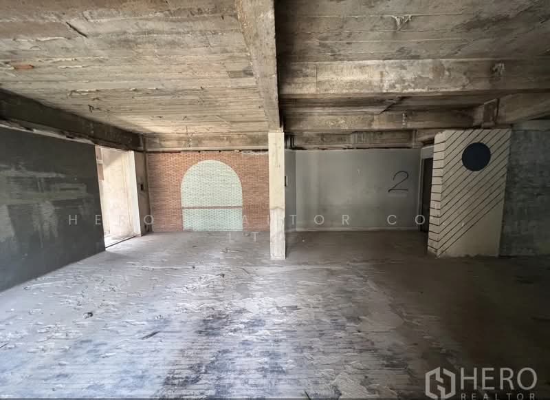 For Rent Shophouse Suitable for Hostel 1,000 sqm in Silom, Bang Rak HRE00770, Bangkok, Silom, Bang Rak, Bangkok, , 1,000 sqm, Shophouse For Rent, by Hero Realtor Co., Ltd., 500307597 - DDproperty.com
