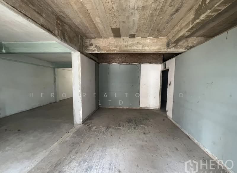 For Rent Shophouse Suitable for Hostel 1,000 sqm in Silom, Bang Rak HRE00770, Bangkok, Silom, Bang Rak, Bangkok, , 1,000 sqm, Shophouse For Rent, by Hero Realtor Co., Ltd., 500307597 - DDproperty.com