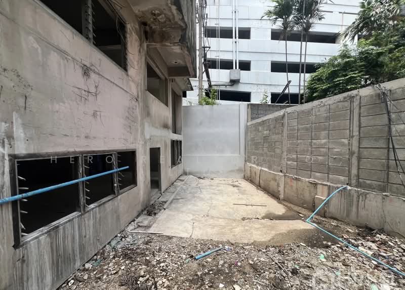 For Rent Shophouse Suitable for Hostel 1,000 sqm in Silom, Bang Rak HRE00770, กรุงเทพ, สีลม, บางรัก, กรุงเทพ, 1,000 ตร.ม., ตึกแถว-อาคารพาณิชย์ ให้เช่า, โดย Hero Realtor Co., Ltd., 500307597 - DDproperty.com