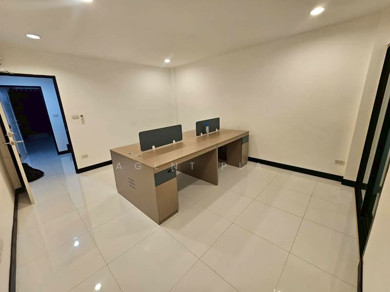 Commercial building for rent, Sukhumvit 95, near BTS Bang Chak. (SPSP660), Bangkok, สุขุมวิท95, Bang Chak, Phra Khanong, Bangkok, , 160 sqm, Shophouse For Rent, by Agent Pla, 500307643 - DDproperty.com