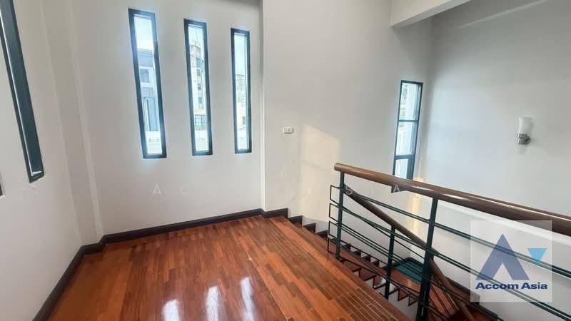 Modern House with Private Garden and Peaceful Atmosphere in Sukhumvit, Bangkok, Khlong Tan Nua, Watthana, Bangkok, 4 Bedrooms, 380 sqm, Single Detached House For Rent, by Accom Asia, 500307708 - DDproperty.com