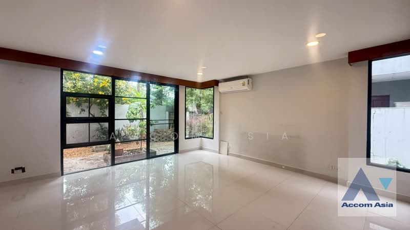 Modern House with Private Garden and Peaceful Atmosphere in Sukhumvit, Bangkok, Khlong Tan Nua, Watthana, Bangkok, 4 Bedrooms, 380 sqm, Single Detached House For Rent, by Accom Asia, 500307708 - DDproperty.com