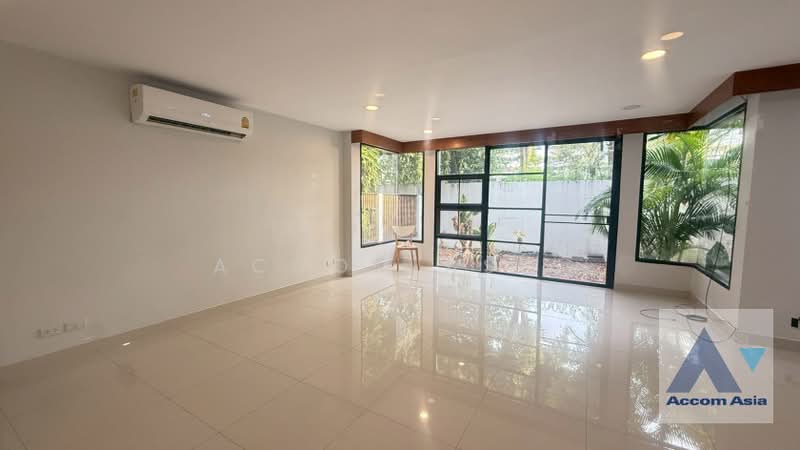 Modern House with Private Garden and Peaceful Atmosphere in Sukhumvit, Bangkok, Khlong Tan Nua, Watthana, Bangkok, 4 Bedrooms, 380 sqm, Single Detached House For Rent, by Accom Asia, 500307708 - DDproperty.com