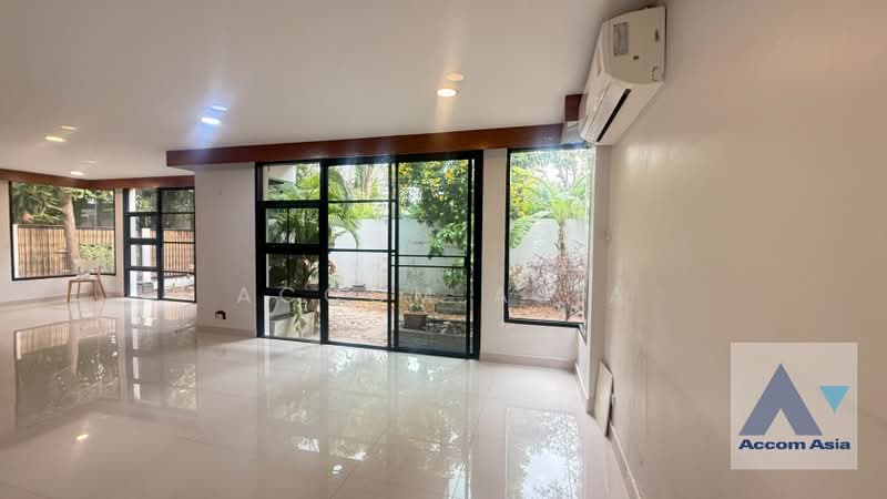 Modern House with Private Garden and Peaceful Atmosphere in Sukhumvit, Bangkok, Khlong Tan Nua, Watthana, Bangkok, 4 Bedrooms, 380 sqm, Single Detached House For Rent, by Accom Asia, 500307708 - DDproperty.com