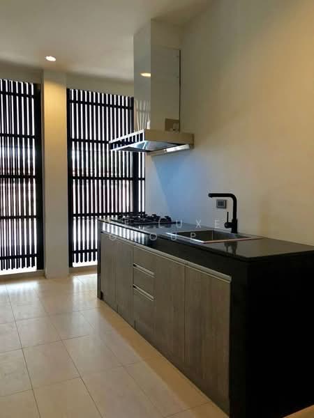 Detached House with Private Pool in Thonglor, Bangkok, Khlong Tan Nua, Watthana, Bangkok, 4 Bedrooms, 430 sqm, Single Detached House For Rent, by The Luxe Group, 500307741 - DDproperty.com