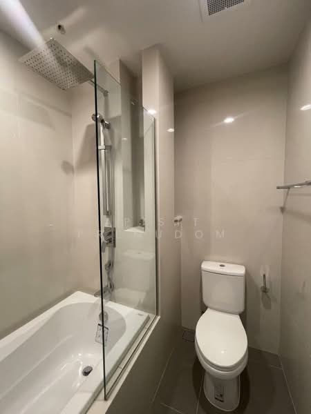 Oka Haus Sukhumvit 36, Bangkok, 3399 Rama 4 Road, Khong Tan, Khlong Toei, Bangkok, 1 Bedroom, 34 sqm, Condo For Rent, by Apisit Premudom, 500307757 - DDproperty.com