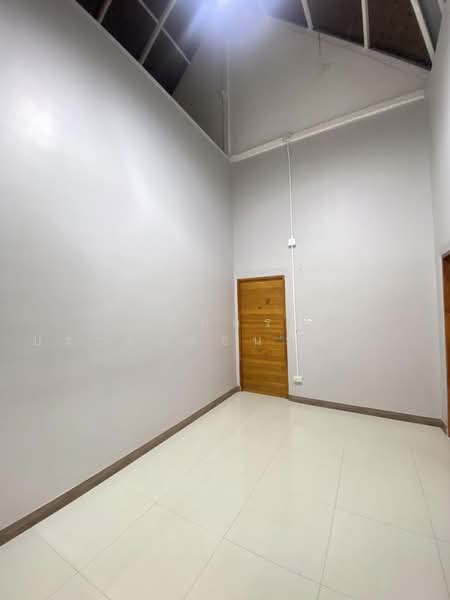 บ้านสวย สไตล์นอร์ดิก คลองสาม 8/15 ราคาไม่แพง เหมาะสำหรับสำนักงาน อยู่อาศัย, Pathum Thani, Khlong Sam, Khlong Luang, Pathum Thani, 7 Bedrooms, 432 sqm, Single Detached House For Sale, by Suppakorn Prakongthanaphant, 500307835 - DDproperty.com