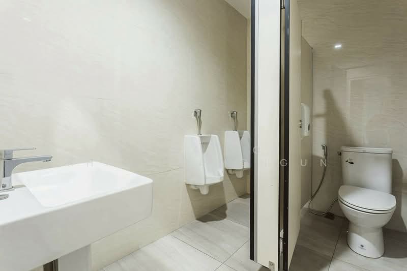 4-BR Townhouse, Bangkok, Khlong Toei, Bangkok, 4 Bedrooms, 280 sqm, Townhouse For Rent, by Thanachot Khantigamongun, 500307968 - DDproperty.com