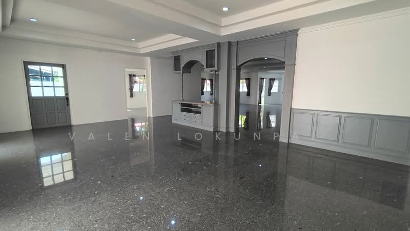 5-BR House, Prachuap Khiri Khan, Hua Hin, Prachuap Khiri Khan, 5 Bedrooms, 370 sqm, Single Detached House For Sale, by Valen Lokunpai , 500308074 - DDproperty.com