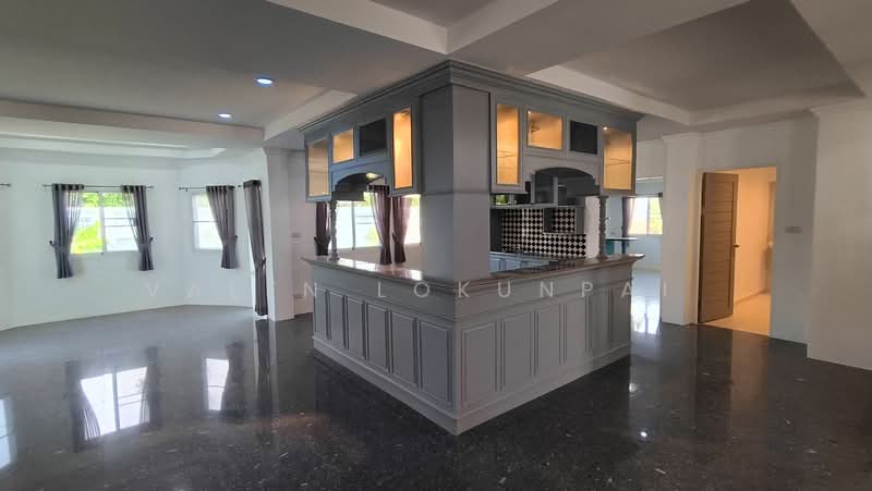 5-BR House, Prachuap Khiri Khan, Hua Hin, Prachuap Khiri Khan, 5 Bedrooms, 370 sqm, Single Detached House For Sale, by Valen Lokunpai , 500308074 - DDproperty.com