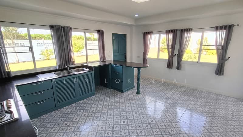 5-BR House, Prachuap Khiri Khan, Hua Hin, Prachuap Khiri Khan, 5 Bedrooms, 370 sqm, Single Detached House For Sale, by Valen Lokunpai , 500308074 - DDproperty.com
