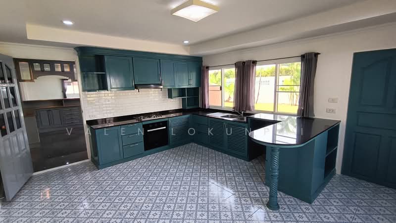 5-BR House, Prachuap Khiri Khan, Hua Hin, Prachuap Khiri Khan, 5 Bedrooms, 370 sqm, Single Detached House For Sale, by Valen Lokunpai , 500308074 - DDproperty.com