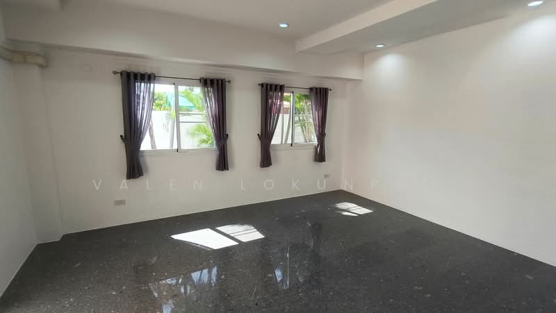 5-BR House, Prachuap Khiri Khan, Hua Hin, Prachuap Khiri Khan, 5 Bedrooms, 370 sqm, Single Detached House For Sale, by Valen Lokunpai , 500308074 - DDproperty.com