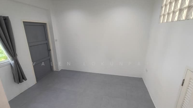 5-BR House, Prachuap Khiri Khan, Hua Hin, Prachuap Khiri Khan, 5 Bedrooms, 370 sqm, Single Detached House For Sale, by Valen Lokunpai , 500308074 - DDproperty.com