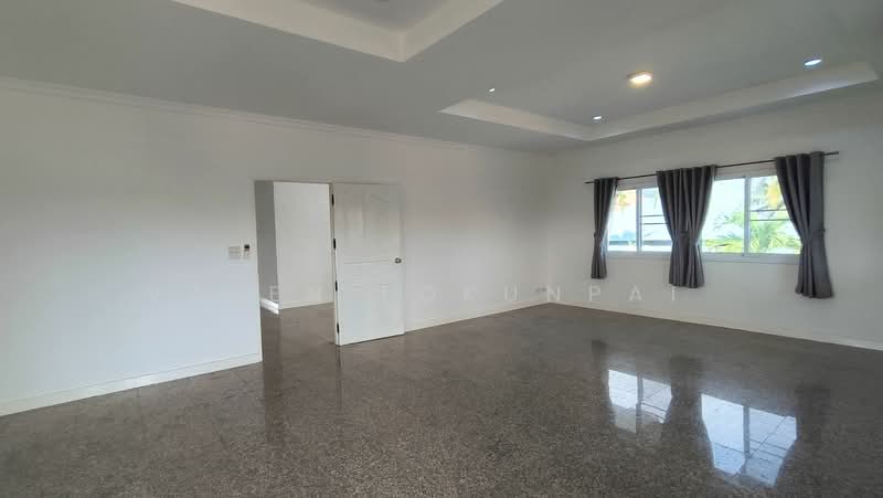 5-BR House, Prachuap Khiri Khan, Hua Hin, Prachuap Khiri Khan, 5 Bedrooms, 370 sqm, Single Detached House For Sale, by Valen Lokunpai , 500308074 - DDproperty.com