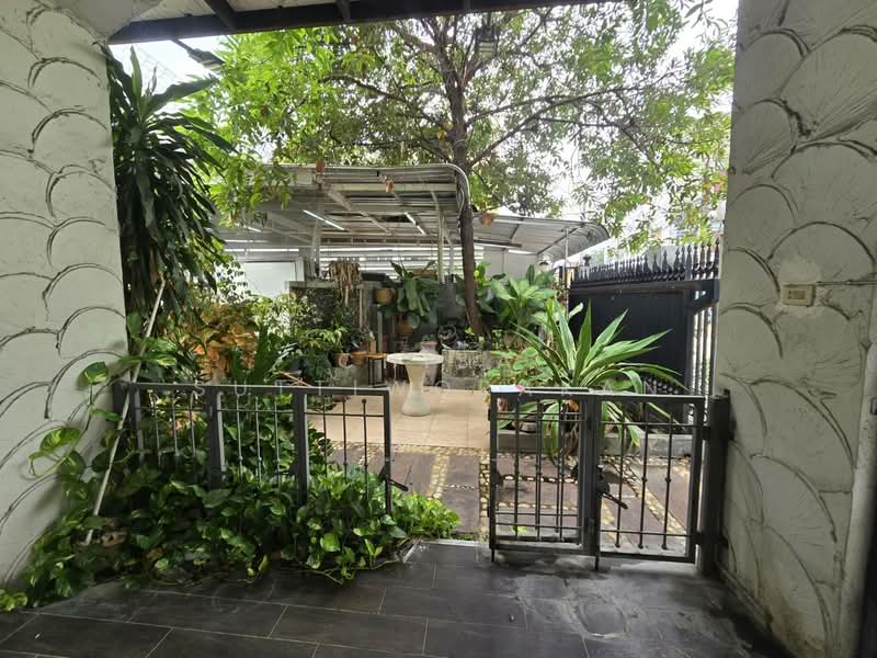 ลาดพร้าว, Bangkok, ลาดพร้าว, Chan Kasem, Chatuchak, Bangkok, 5 Bedrooms, 300 sqm, Single Detached House For Sale, by Chisa Suttiworakan, 500308108 - DDproperty.com