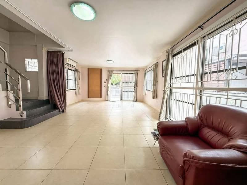 ขายบ้านแฝด 2 ชั้น ใกล้ เจปาร์ค ศรีราชา, Chon Buri (Pattaya), Surasak, Si Racha, Chon Buri (Pattaya), 3 Bedrooms, 150 sqm, Semi-Detached House (Twin House) For Sale, by Dusit Saengfa, 500308243 - DDproperty.com