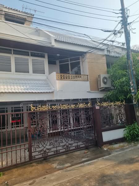 6-BR House, Bangkok, Khlong Tan Nua, Watthana, Bangkok, 6 Bedrooms, 385 sqm, Single Detached House For Rent, by Tanaporn Phumvilairak, 500308253 - DDproperty.com