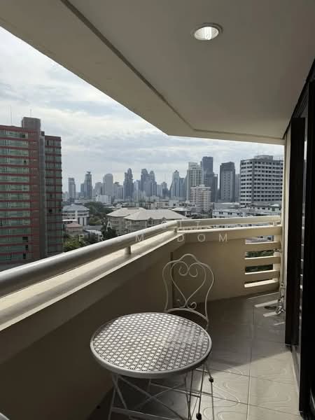 Baan Suanpetch, Bangkok, 18 Soi Sukhumvit 39, Khlong Tan Nua, Watthana, Bangkok, 2 Bedrooms, 135 sqm, Condo For Rent, by Apisit Premudom, 500308387 - DDproperty.com