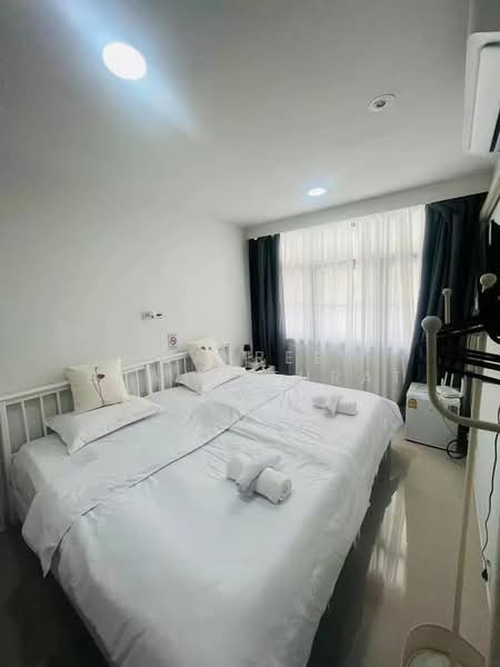 5-BR Townhouse, Bangkok, Khlongtoei Nua, Watthana, Bangkok, 5 Bedrooms, 230 sqm, Townhouse For Rent, by Jakree Buajatturat, 500308424 - DDproperty.com