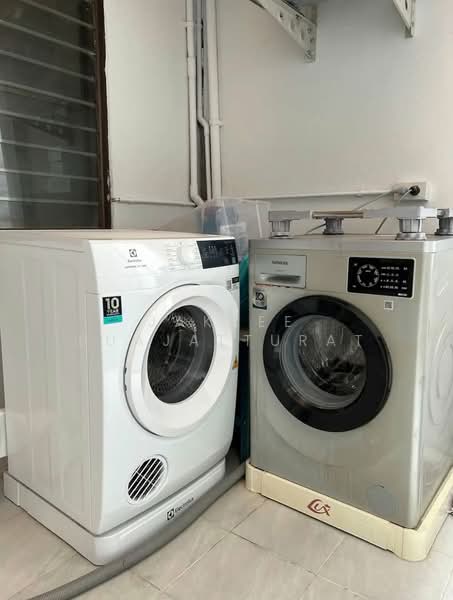 5-BR Townhouse, Bangkok, Khlongtoei Nua, Watthana, Bangkok, 5 Bedrooms, 230 sqm, Townhouse For Rent, by Jakree Buajatturat, 500308424 - DDproperty.com