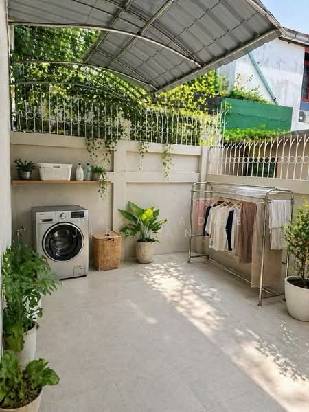 4-BR House, Bangkok, Huai Khwang, Bangkok, 4 Bedrooms, 325 sqm, Single Detached House For Rent, by Phakawadee Jiramanee, 500308493 - DDproperty.com