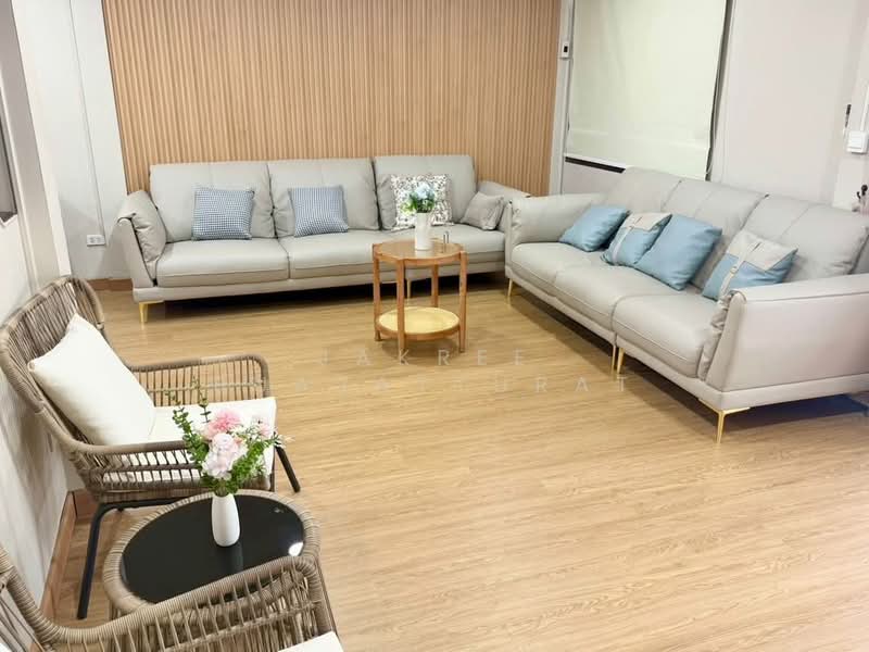 4-BR Townhouse, Bangkok, Samsen Nok, Huai Khwang, Bangkok, 4 Bedrooms, 220 sqm, Townhouse For Rent, by Jakree Buajatturat, 500308543 - DDproperty.com