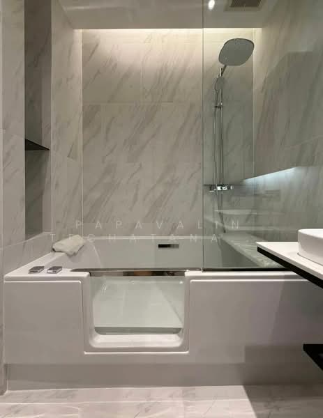 The Room Sukhumvit 38, Bangkok, Soi Sukhumvit 38, Phra Kanong, Khlong Toei, Bangkok, 1 Bedroom, 45 sqm, Condo For Rent, by Papavalin Techatanaphuwit, 500308665 - DDproperty.com