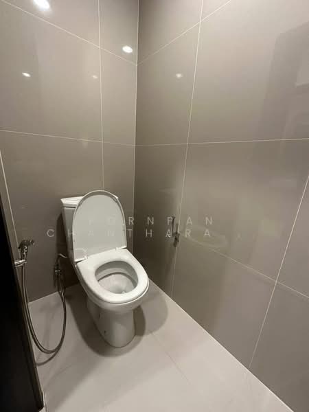 XT Huaikhwang, Bangkok, 244 Ratchadaphisek Road, Huai Khwang, Bangkok, 1 Bedroom, 30 sqm, Condo For Sale, by Pornpan Chantharakasemchai, 500308764 - DDproperty.com