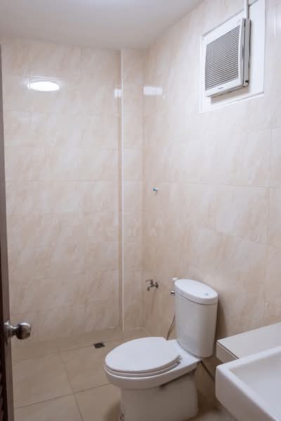 3-BR Townhouse, Bangkok, Phra Kanong, Khlong Toei, Bangkok, 3 Bedrooms, 250 sqm, Townhouse For Rent, by Papavalin Techatanaphuwit, 500308847 - DDproperty.com