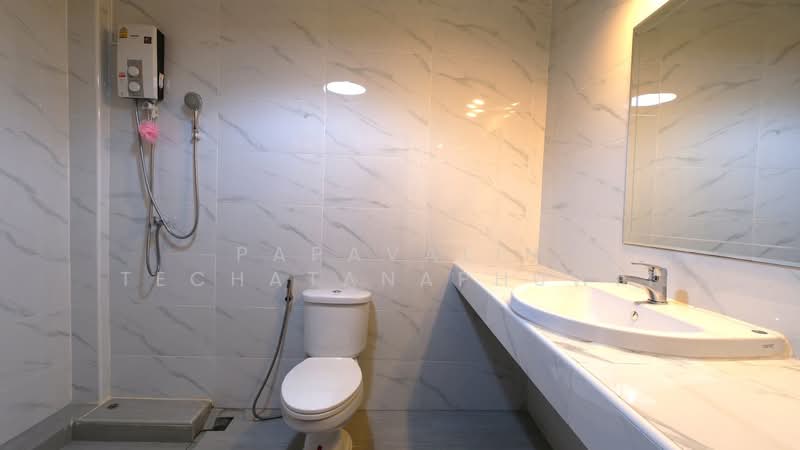 3-BR Townhouse, Bangkok, Phra Kanong, Khlong Toei, Bangkok, 3 Bedrooms, 250 sqm, Townhouse For Rent, by Papavalin Techatanaphuwit, 500308847 - DDproperty.com