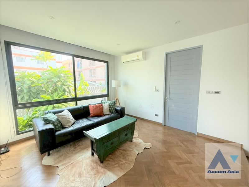 Modern house with private pool and large terrace in Sukhumvit, Bangkok, Khlong Tan Nua, Watthana, Bangkok, 4 Bedrooms, 430 sqm, Single Detached House For Sale, by Accom Asia, 500308871 - DDproperty.com
