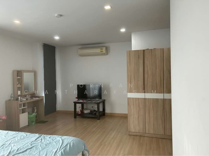 Pruksa Ville 92 Onnut-Suvarnabhumi, Samut Prakan, Soi Ladkrabang 14/1, Ladkrabang Road, Rachathewa, Bang Plee, Samut Prakan, 3 Bedrooms, 204 sqm, Single Detached House For Sale, by Pornpan Chantharakasemchai, 500308975 - DDproperty.com
