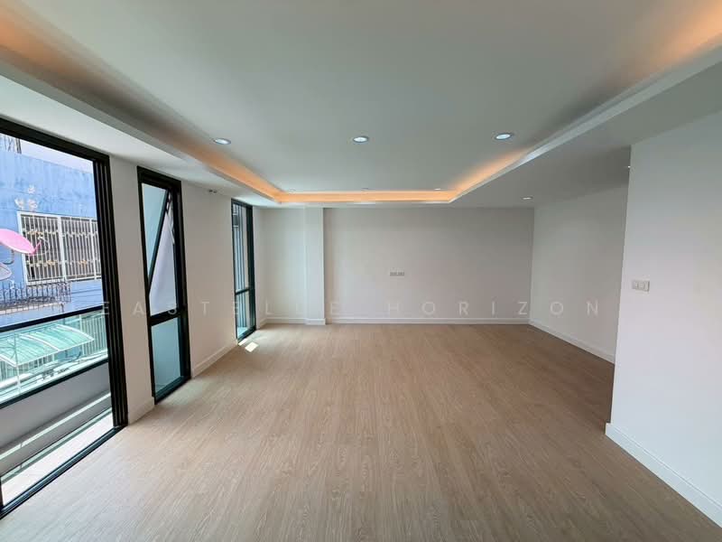Townhouse Area sukhumvit 101/1, Bangkok, Bang Chak, Phra Khanong, Bangkok, 4 Bedrooms, 1 sqm, Townhouse For Sale, by Eastblue Horizon, 500308996 - DDproperty.com