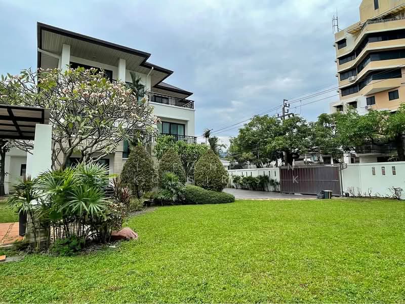 4-BR House, Bangkok, Chan Kasem, Chatuchak, Bangkok, 4 Bedrooms, 450 sqm, Single Detached House For Rent, by Khlueanphon Nukulsirisak, 500309085 - DDproperty.com