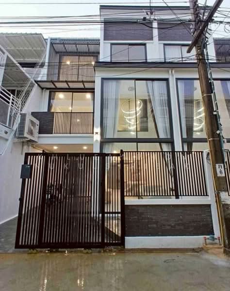 3-BR House, Bangkok, Khlong Tan Nua, Watthana, Bangkok, 3 Bedrooms, 200 sqm, Single Detached House For Rent, by Khlueanphon Nukulsirisak, 500309099 - DDproperty.com