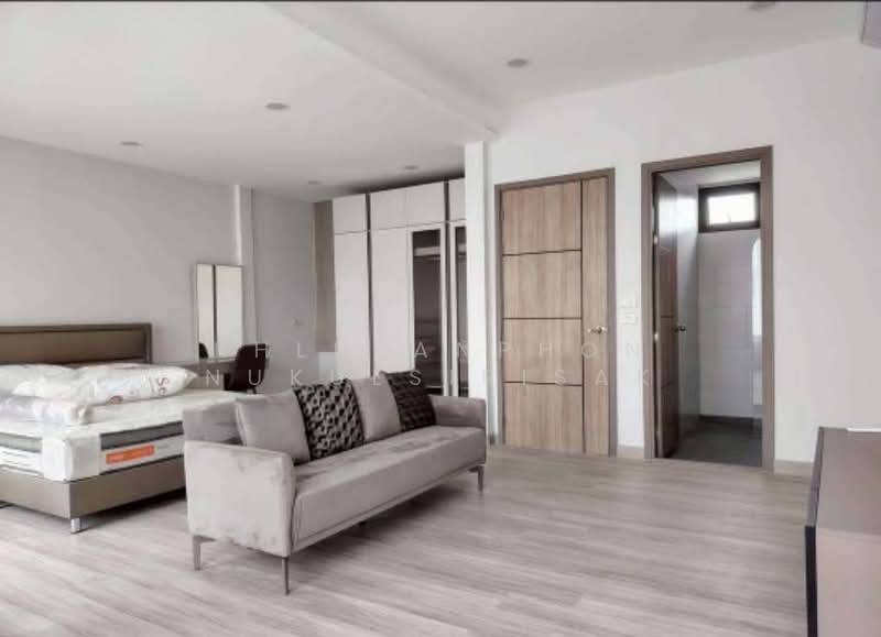 3-BR House, Bangkok, Khlong Tan Nua, Watthana, Bangkok, 3 Bedrooms, 200 sqm, Single Detached House For Rent, by Khlueanphon Nukulsirisak, 500309099 - DDproperty.com