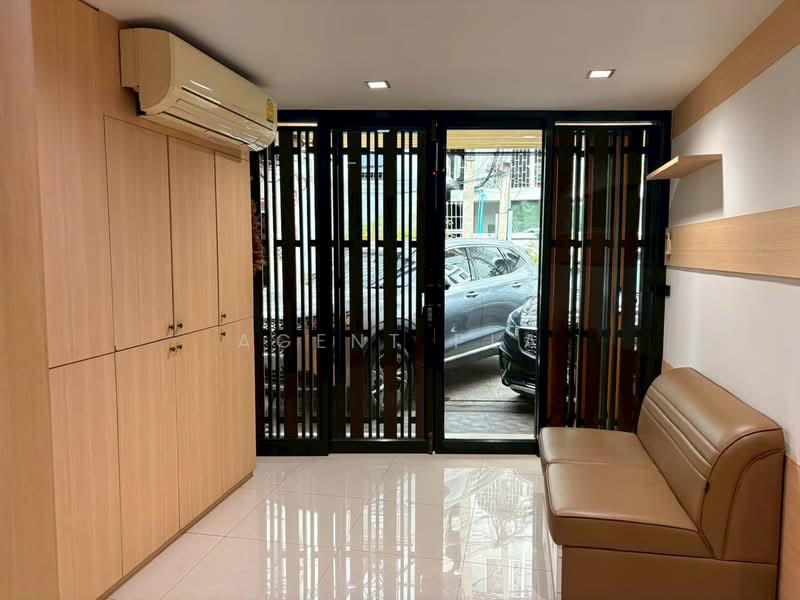 3-Story Detached House for Rent near MRT Hua Lamphong Station (SPSAD3986), Bangkok, Rong Muang, Pathum Wan, Bangkok, 3 Bedrooms, 220 sqm, Single Detached House For Rent, by Agent Pla, 500309222 - DDproperty.com