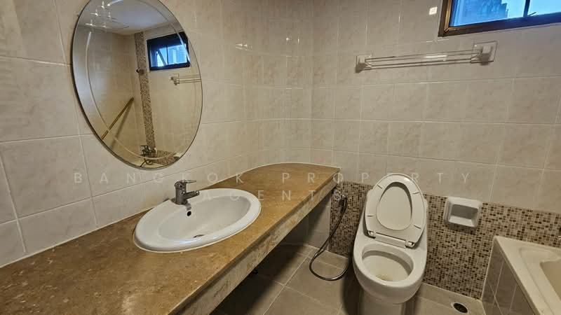 D.H.Grand Tower, Bangkok, Soi Prommit, Khlong Tan Nua, Watthana, Bangkok, 3 Bedrooms, 260 sqm, Condo For Rent, by BANGKOK PROPERTY AGENTS, 500309308 - DDproperty.com