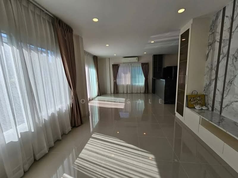 Centro Bangna-Wongwean : เซ็นโทร บางนา-วงแหวน, กรุงเทพ, ถนนกาญจนาภิเษก, ดอกไม้, ประเวศ, กรุงเทพ, 225 ตร.ม., บ้านเดี่ยว ขาย, โดย Home4sale, 500309383 - DDproperty.com
