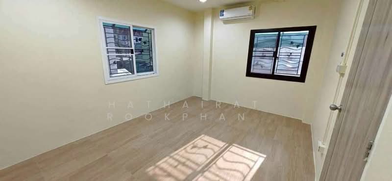 4-BR Townhouse, Bangkok, Nong Kham, Nong Khaem, Bangkok, 4 Bedrooms, 250 sqm, Townhouse For Sale, by Hathairat  Rookphan  , 500309470 - DDproperty.com