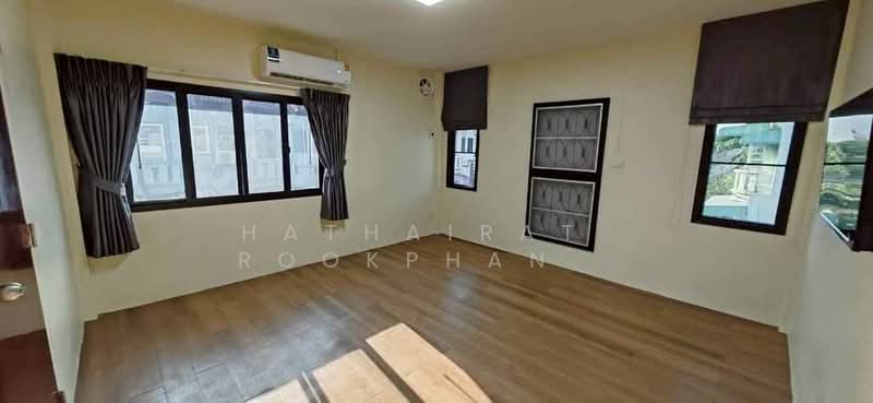 4-BR Townhouse, Bangkok, Nong Kham, Nong Khaem, Bangkok, 4 Bedrooms, 250 sqm, Townhouse For Sale, by Hathairat  Rookphan  , 500309470 - DDproperty.com