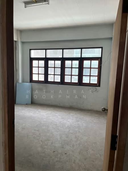 3-BR Townhouse, Bangkok, Bang O, Bang Phlat, Bangkok, 3 Bedrooms, 150 sqm, Townhouse For Rent, by Hathairat Rookphan , 500309515 - DDproperty.com